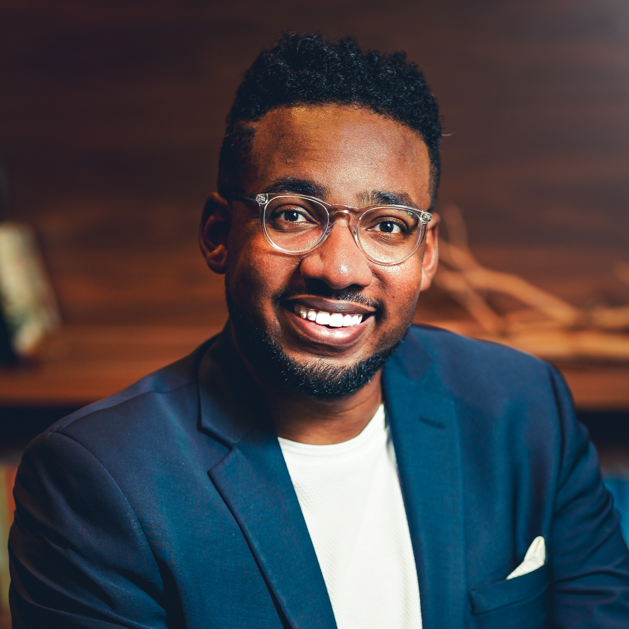 Khari_Headshot_20230624_Cropped